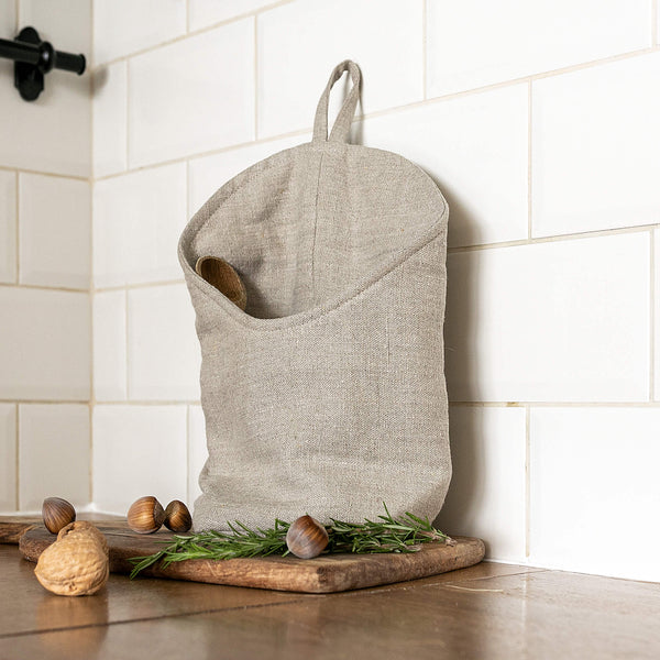 From spices to tools and much more, the linen bags are the perfect place to put your spices, utensils and more.The linen kitchen bags are made using leftover linen textiles from our other linen products.