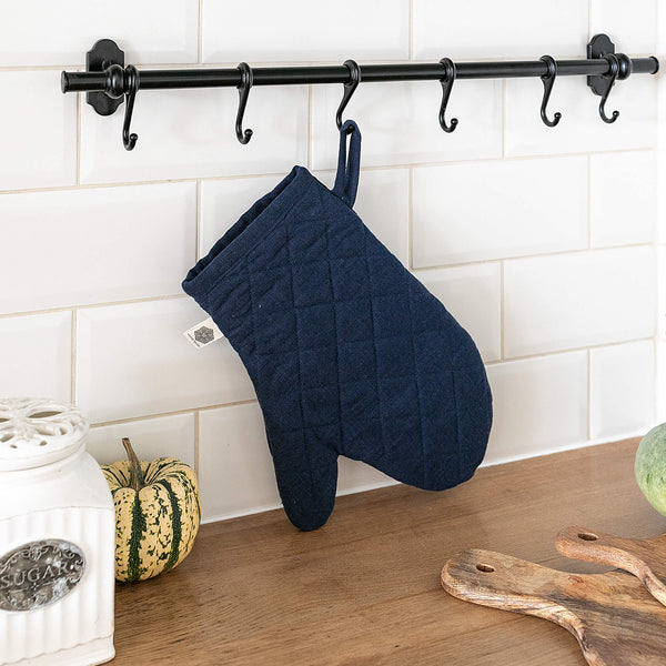 The linen oven mitt come in a variety of pastel and rich colours, which are a perfect match for our other home textiles.