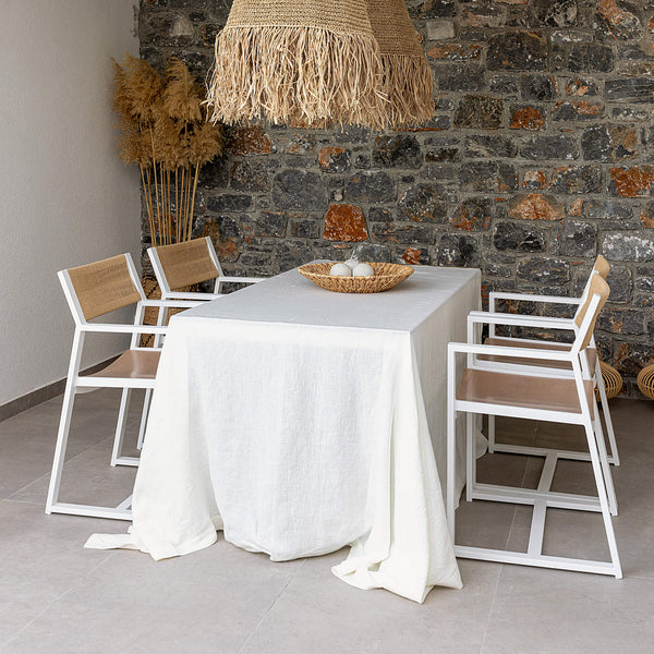 Listen to your wishes and dreams and give your dining area a new character with our off white linen tablecloth in an easy and stylish way. Our linen tablecloths are made from high quality natural linen and are designed to last you a long time and to suit a variety of interior styles.