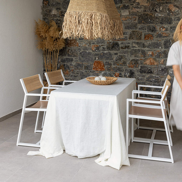 Listen to your wishes and dreams and give your dining area a new character with our off white linen tablecloth in an easy and stylish way. Our linen tablecloths are made from high quality natural linen and are designed to last you a long time and to suit a variety of interior styles.