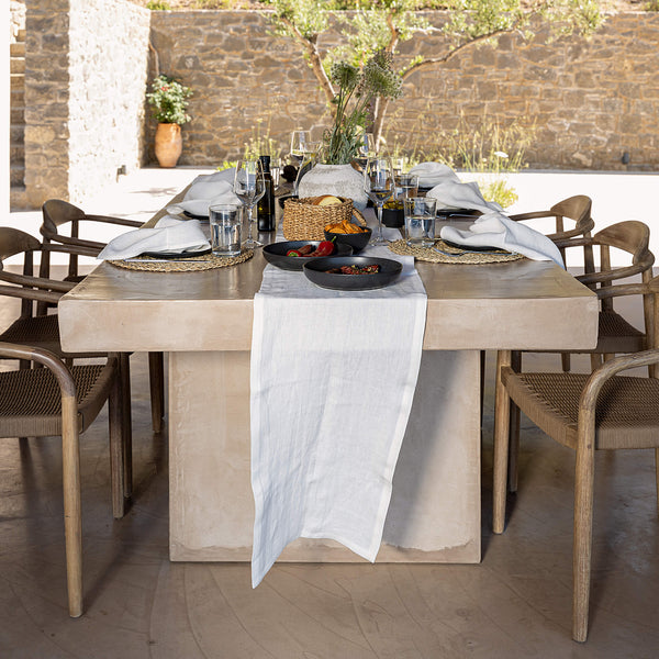 Give your table a touch of distinction and decoration with our off white linen table runner. Use the table runner on its own or combine it with a linen tablecloth, placemats or napkins.