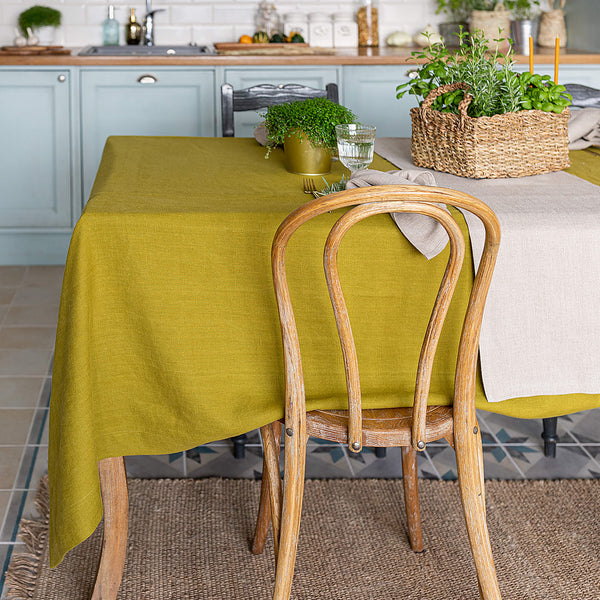 Listen to your wishes and dreams and give your dining area a new character with our olive green linen tablecloth in an easy and stylish way. Our linen tablecloths are made from high quality natural linen and are designed to last you a long time.