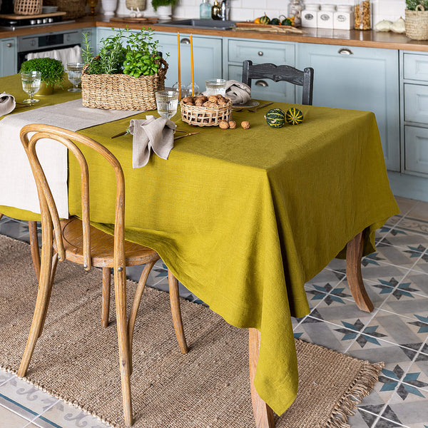 Listen to your wishes and dreams and give your dining area a new character with our olive green linen tablecloth in an easy and stylish way. Our linen tablecloths are made from high quality natural linen and are designed to last you a long time.