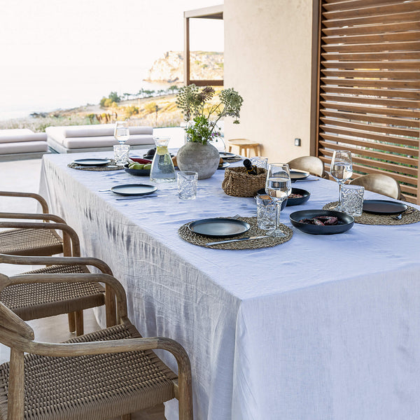 Listen to your wishes and dreams and give your dining area a new character with our optical white linen tablecloth in an easy and stylish way. Our linen tablecloths are made from high quality natural linen and are designed to last you a long time.