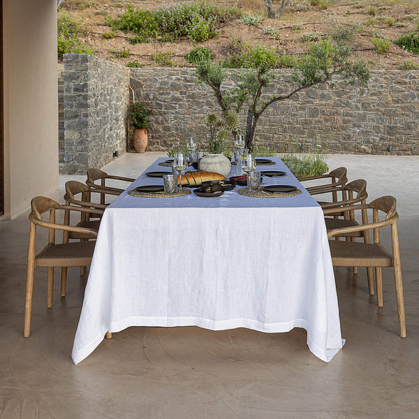 Listen to your wishes and dreams and give your dining area a new character with our optical white linen tablecloth in an easy and stylish way. Our linen tablecloths are made from high quality natural linen and are designed to last you a long time.