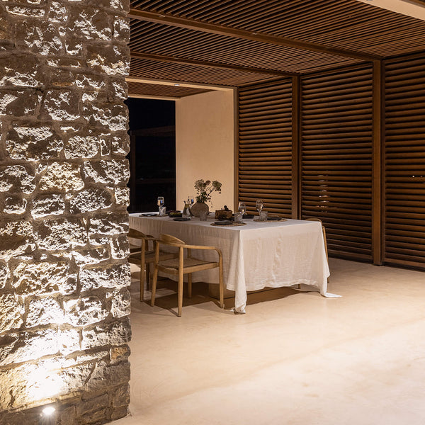 Listen to your wishes and dreams and give your dining area a new character with our optical white linen tablecloth in an easy and stylish way. Our linen tablecloths are made from high quality natural linen and are designed to last you a long time.