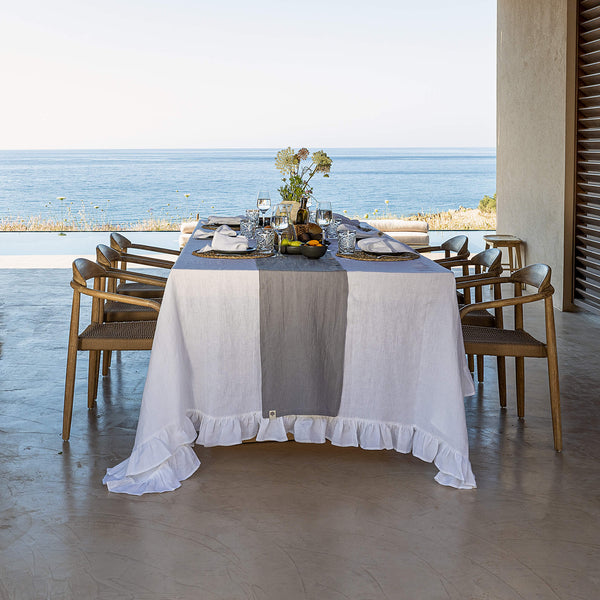 Listen to your wishes and dreams and give your dining area a new character with our optical white linen tablecloth in an easy and stylish way. Our linen tablecloths are made from high quality natural linen and are designed to last you a long.