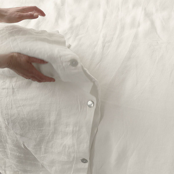 Introducing the off white linen duvet cover set - the perfect way to change your bedroom style and improve the quality of your sleep. Our natural linen duvets are made from a wide fabric for a luxurious feel without any extra seams in the middle.