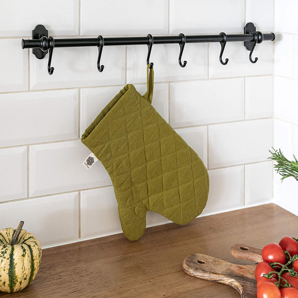 The linen oven mitt come in a variety of pastel and rich colours, which are a perfect match for our other home textiles.