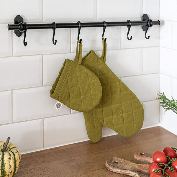 The linen oven mitt come in a variety of pastel and rich colours, which are a perfect match for our other home textiles.