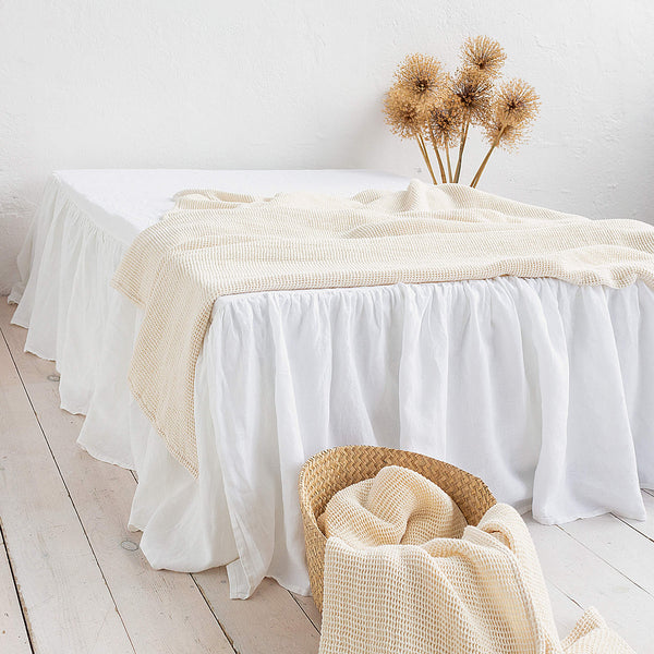 Introducing our optical white linen bed valance, the perfect addition to complete your bedding set. Whether you're looking to enhance the aesthetics of your bedroom or simply add a functional element to your bedding, our optical white bed valance is a perfect choice.