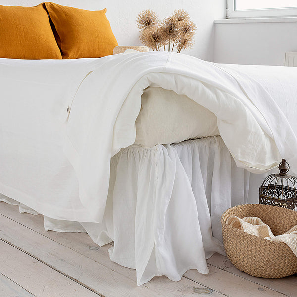 Introducing our optical white linen bed valance, the perfect addition to complete your bedding set. Whether you're looking to enhance the aesthetics of your bedroom or simply add a functional element to your bedding, our optical white bed valance is a perfect choice.