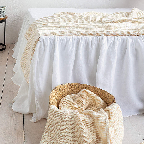 Introducing our optical white linen bed valance, the perfect addition to complete your bedding set. Whether you're looking to enhance the aesthetics of your bedroom or simply add a functional element to your bedding, our optical white bed valance is a perfect choice.