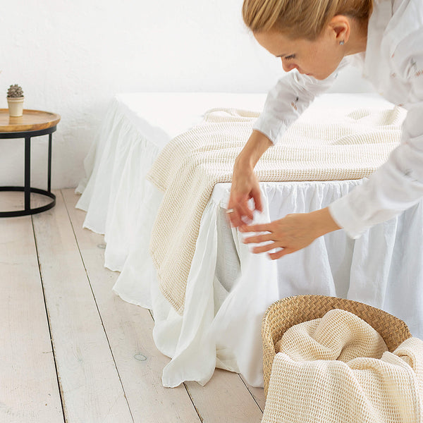 Introducing our optical white linen bed valance, the perfect addition to complete your bedding set. Whether you're looking to enhance the aesthetics of your bedroom or simply add a functional element to your bedding, our optical white bed valance is a perfect choice.