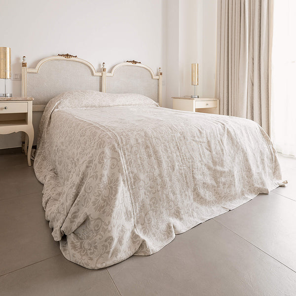 The royal floral pattern linen bedspread has been carefully designed to suit a wide range of interior styles and to blend perfectly in both classic and contemporary home spaces.Our linen bedspreads are extremely versatile, fitting into a wide range of interiors and complementing them perfectly, adding new colours and emotions.