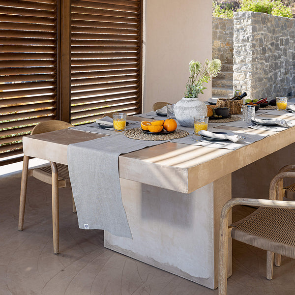 Give your table a touch of distinction and decoration with our rustic unbleached linen table runner. Use the table runner on its own or combine it with a linen tablecloth, placemats or napkins.