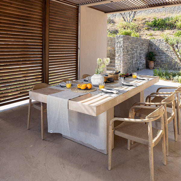 Give your table a touch of distinction and decoration with our rustic unbleached linen table runner. Use the table runner on its own or combine it with a linen tablecloth, placemats or napkins.
