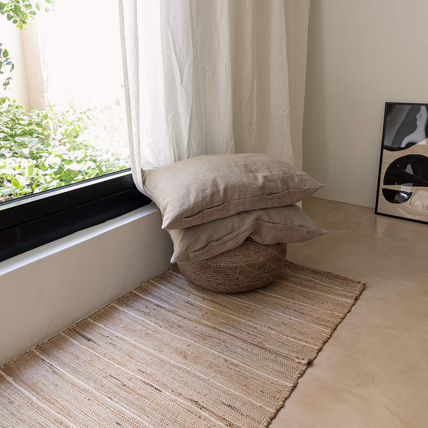 Sometimes it takes just a small detail to make a home interior complete, perfect and unique. And that little detail could be our rustic linen pillow sham with zipper.