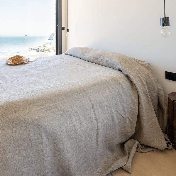 Rustic unbleached linen bedspread has been carefully designed to suit a wide range of interior styles and blend perfectly in both classic and contemporary home spaces. Our linen bedspreads are extremely versatile and complementing different interiors.