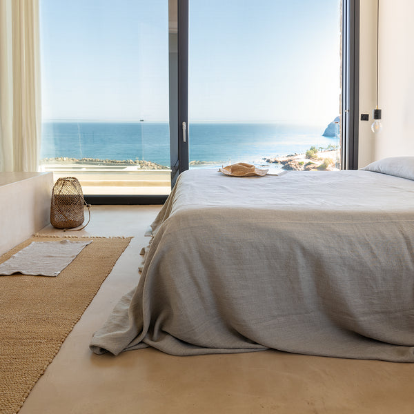 Rustic unbleached linen bedspread has been carefully designed to suit a wide range of interior styles and blend perfectly in both classic and contemporary home spaces. Our linen bedspreads are extremely versatile and complementing different interiors.