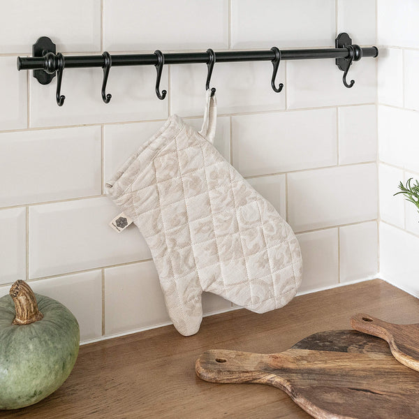 The linen oven mitt come in a variety of pastel and rich colours, which are a perfect match for our other home textiles.