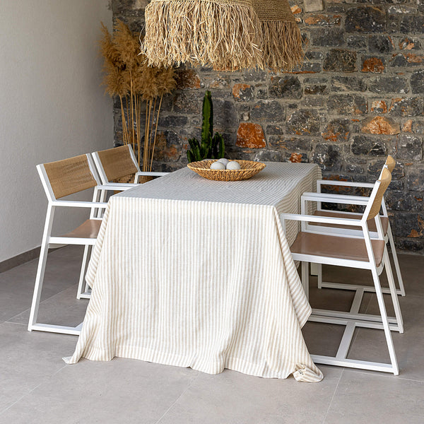 Listen to your wishes and dreams and give your dining area a new character with our striped linen tablecloth in an easy and stylish way. Our linen tablecloths are made from high quality natural linen and are designed to last you a long time and to suit a variety of interior styles.