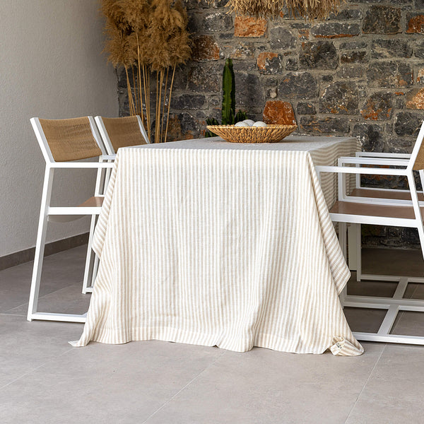 Listen to your wishes and dreams and give your dining area a new character with our striped linen tablecloth in an easy and stylish way. Our linen tablecloths are made from high quality natural linen and are designed to last you a long time and to suit a variety of interior styles.