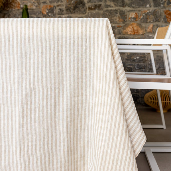Listen to your wishes and dreams and give your dining area a new character with our striped linen tablecloth in an easy and stylish way. Our linen tablecloths are made from high quality natural linen and are designed to last you a long time and to suit a variety of interior styles.