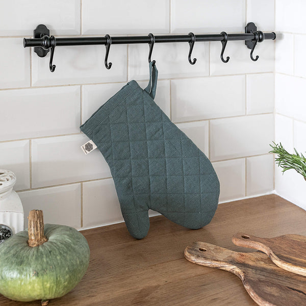 The linen oven mitt come in a variety of pastel and rich colours, which are a perfect match for our other home textiles.