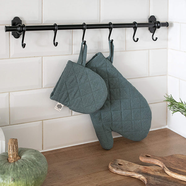 The linen oven mitt come in a variety of pastel and rich colours, which are a perfect match for our other home textiles.