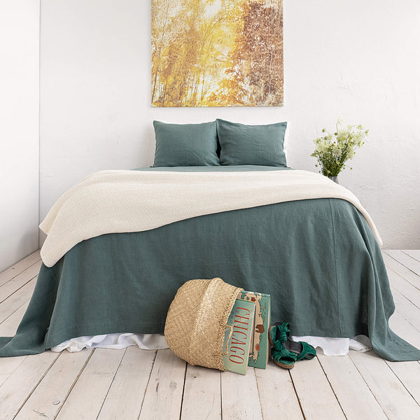 The teal blue linen bedspread has been carefully designed to suit a wide range of interior styles and to blend perfectly in both classic and contemporary home spaces.Our linen bedspreads are extremely versatile, fitting into a wide range of interiors and complementing them perfectly, adding new colours and emotions.