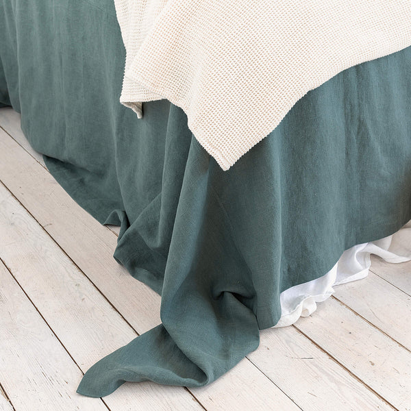 The teal blue linen bedspread has been carefully designed to suit a wide range of interior styles and to blend perfectly in both classic and contemporary home spaces.Our linen bedspreads are extremely versatile, fitting into a wide range of interiors and complementing them perfectly, adding new colours and emotions.