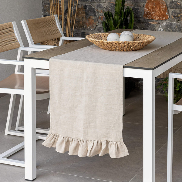 Give your table a touch of distinction and decoration with our unbleached linen table runner with ruffle. Use the table runner on its own or combine it with a linen tablecloth, placemats or napkins.