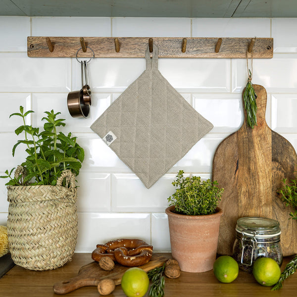 The linen pot holder come in a variety of pastel and rich colours, which are a perfect match for our other home textiles.