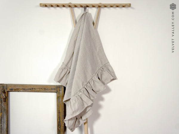 Natural linen towel with ruffles - Velvet Valley