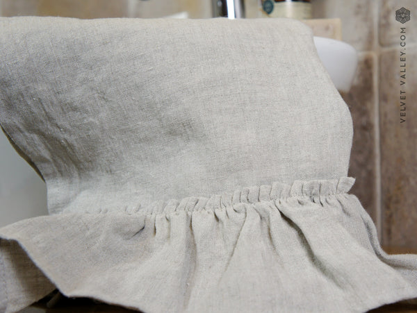 Natural linen towel with ruffles - Velvet Valley