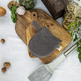 The linen oven mitt come in a variety of pastel and rich colours, which are a perfect match for our other home textiles.
