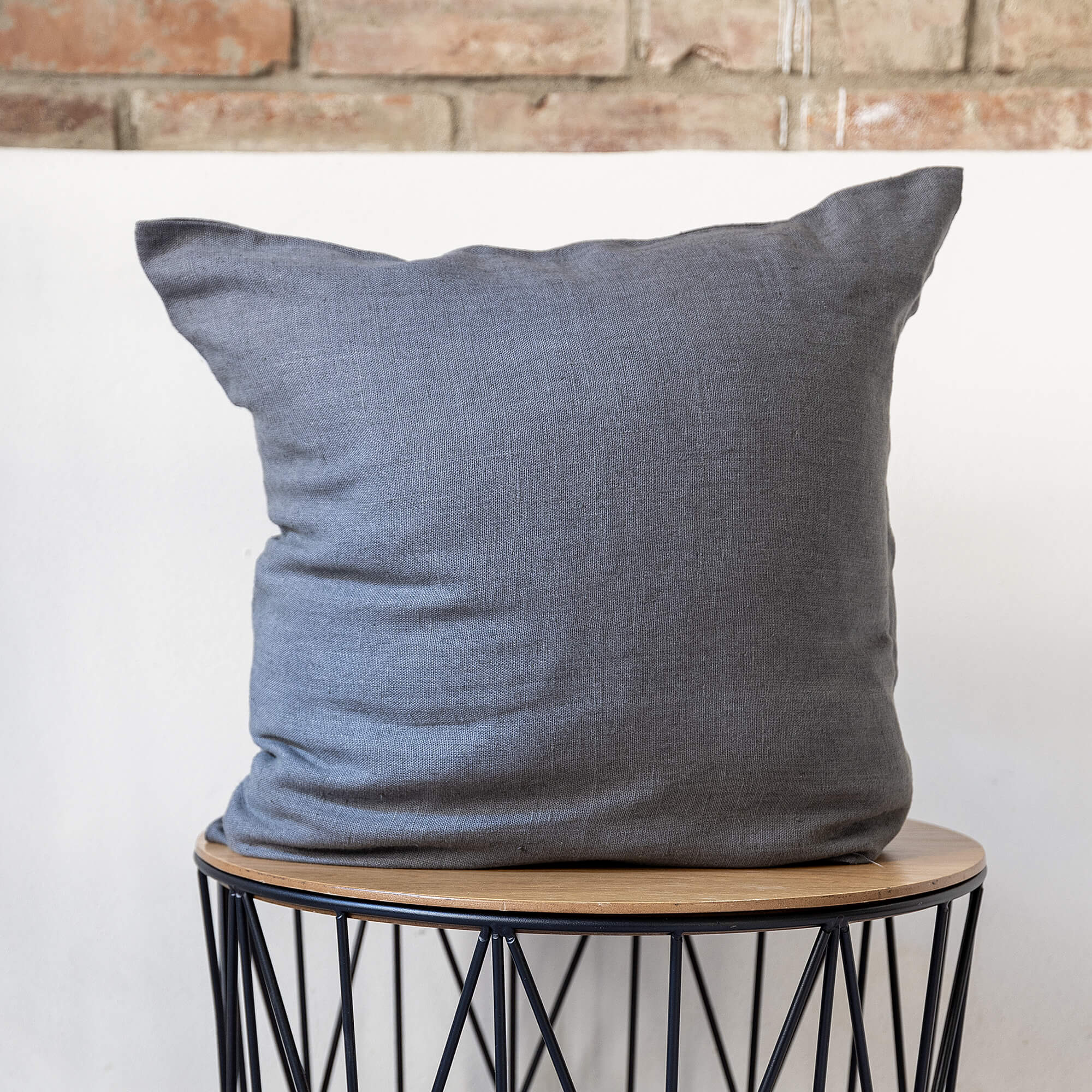Linen pillows would fit interiors from minimalist to classic, from Scandinavian to country style. Mix and match the colours of the throw pillows and create a unique atmosphere at home.