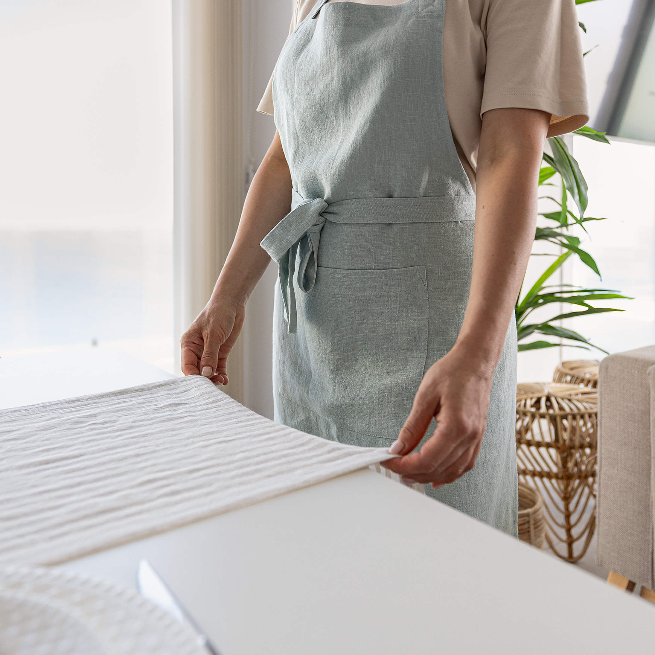 Whether you're a seasoned chef or an aspiring home cook, our linen aprons are sure to elevate your culinary experience. Explore our diverse range of styles and discover the apron that complements your personal taste and kitchen decor.