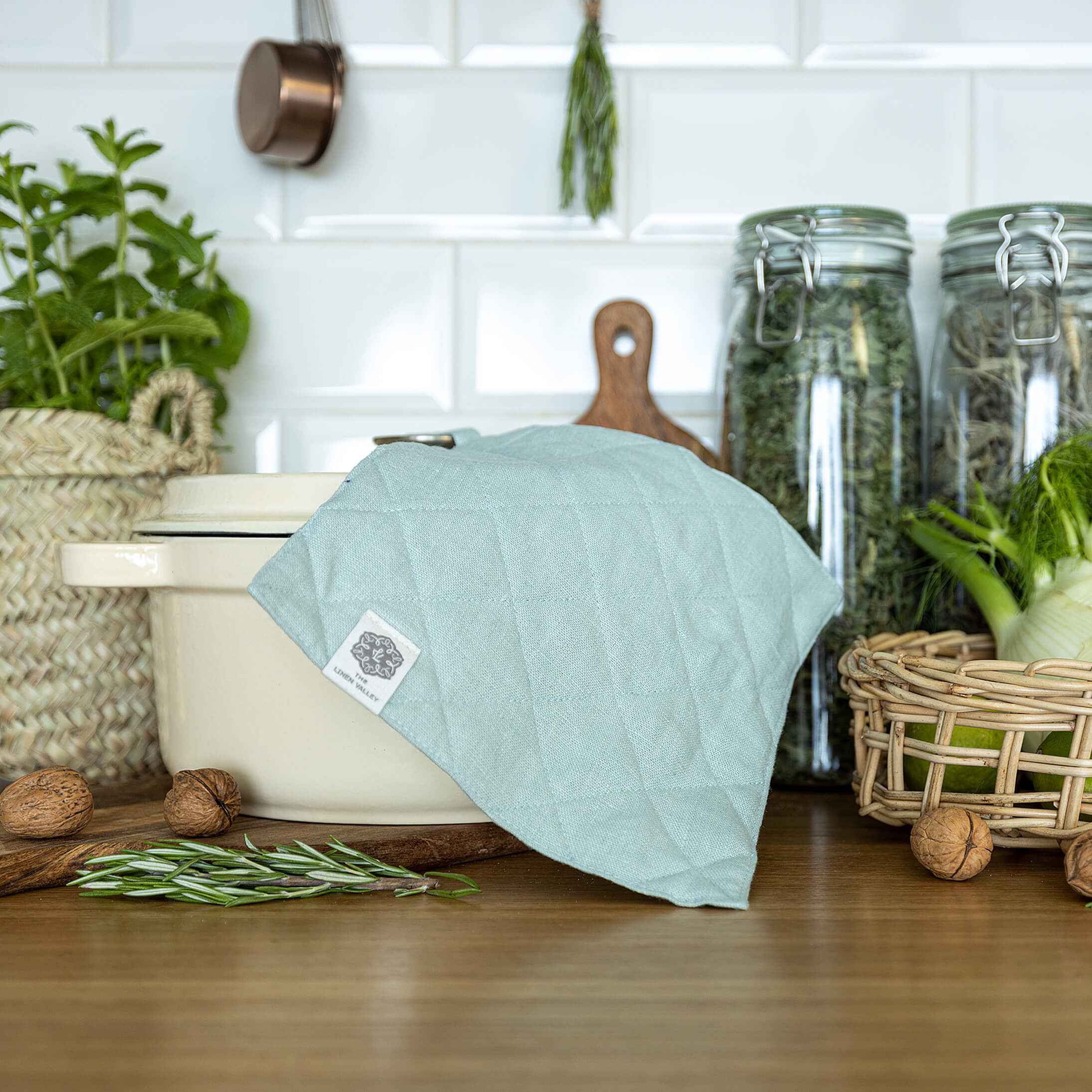 The linen pot holder come in a variety of pastel and rich colours, which are a perfect match for our other home textiles.