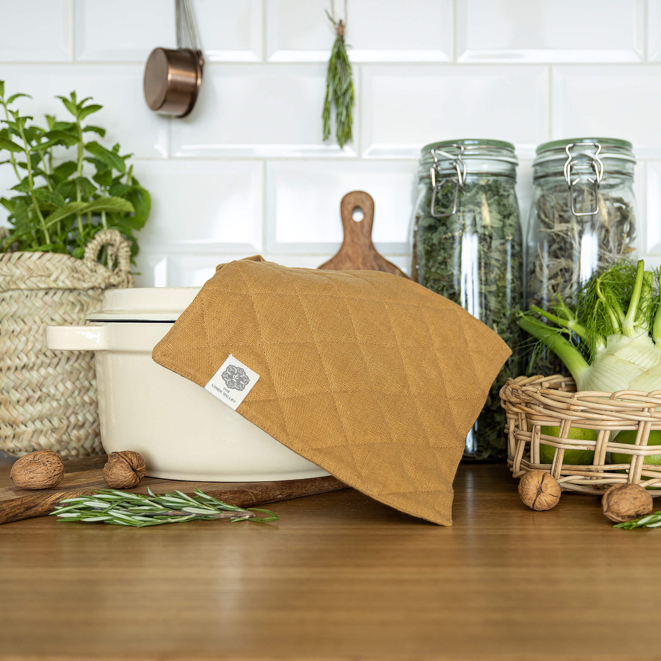The linen pot holder come in a variety of pastel and rich colours, which are a perfect match for our other home textiles.