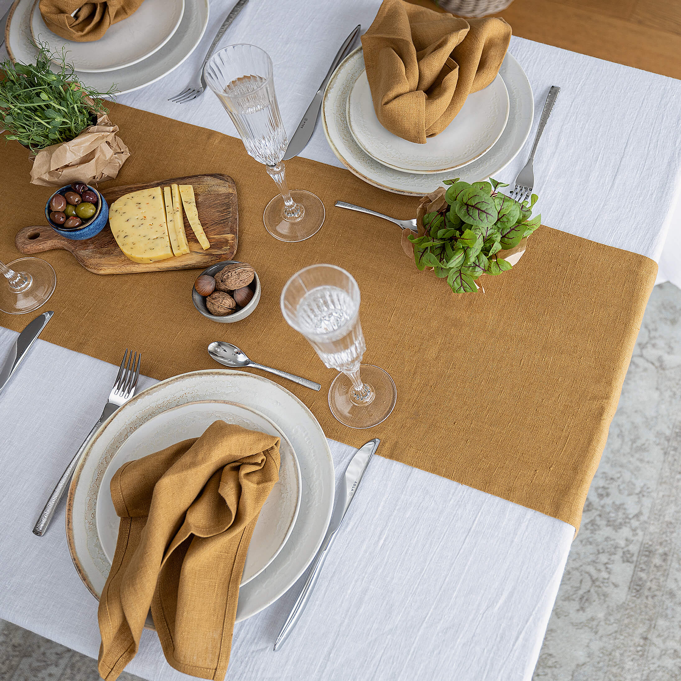 Give your table a touch of distinction and decoration with our dusty mustard linen table runner. Use the table runner on its own or combine it with a linen tablecloth, placemats or napkins.