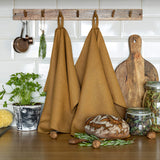 Dusty mustard tea towels made of natural linen are durable, making them the ideal companions for your daily culinary adventures. Carefully crafted, our linen tea towels are not only practical but also add colour and sophistication to your kitchen.