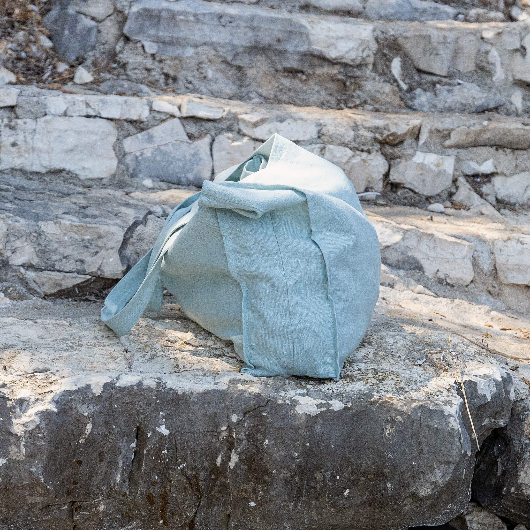 Duck egg blue linen tote bags designed and made for long, comfortable and sustainable use. Whether you're going to the beach, planning a visit to the market, or taking your baked cake to friends, our linen bag is always perfect for you.