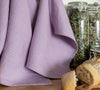 The light lilac tea towels made of natural linen are durable, making them the ideal companions for your daily culinary adventures.