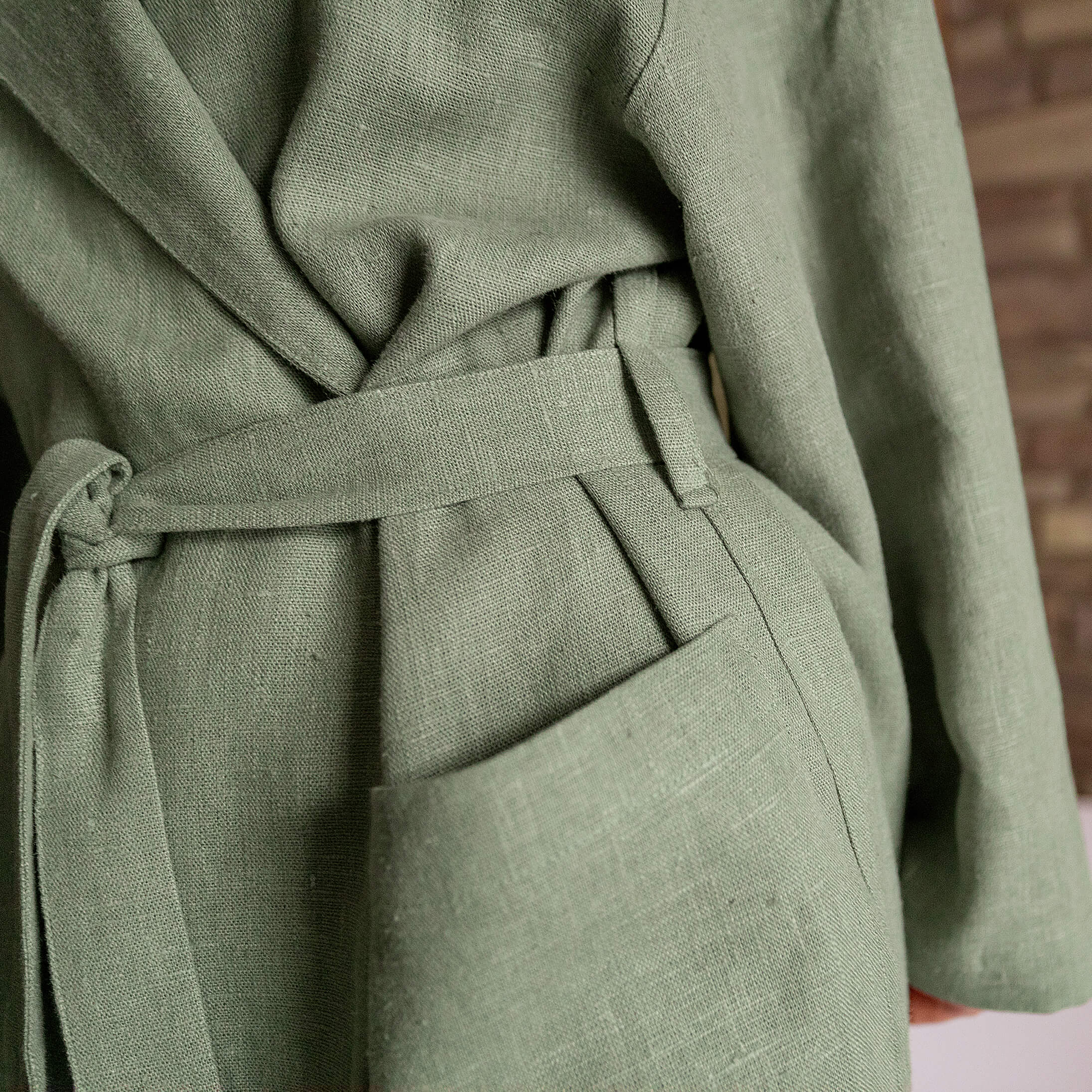 Immerse yourself in our moss green linen bathrobe and enjoy the exceptional comfort and elegance, breathability of natural linen. Our linen bathrobe is designed and crafted with exceptional attention to detail, fabric and long-lasting practicality.