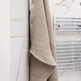 Unbleached natural linen has excellent breathability and good antimicrobial properties, so towels dry faster and are free from mould, germs or unpleasant odours.