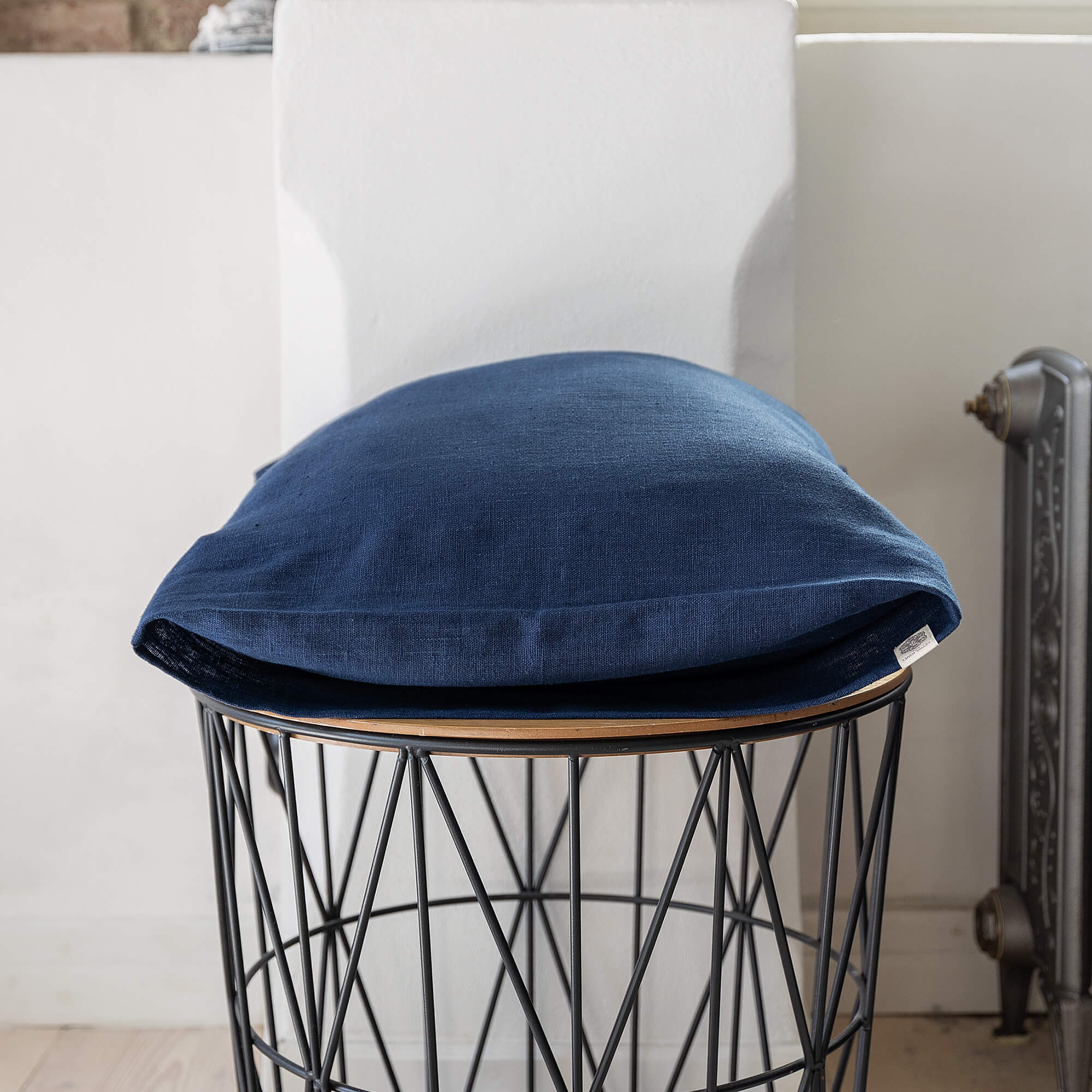 Navy blue pillows would fit interiors from minimalist to classic, from Scandinavian to country style. Mix and match the colours of the pillow sham boldly and create a unique atmosphere in your home.
