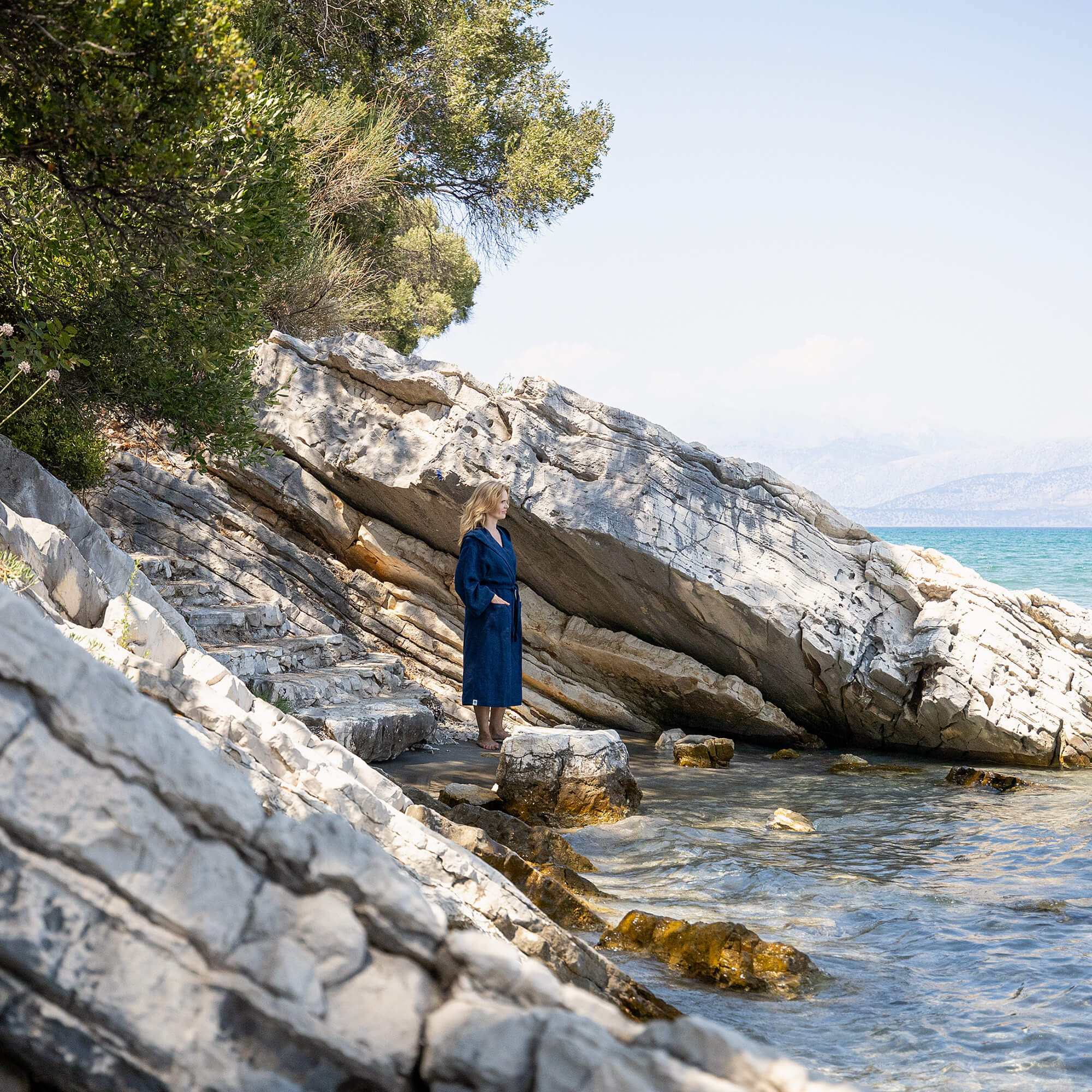 Wrap yourself in our navy blue linen bathrobe and enjoy the exceptional comfort, elegance and breathability of natural linen. Our linen bathrobe is designed and crafted with exceptional attention to details.