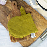 The linen oven mitt come in a variety of pastel and rich colours, which are a perfect match for our other home textiles.